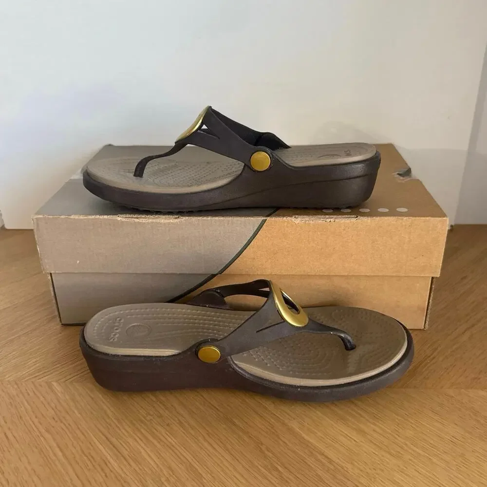Crocs Sanrah Beveled Circle Women Wedge Sandals- SZ 7